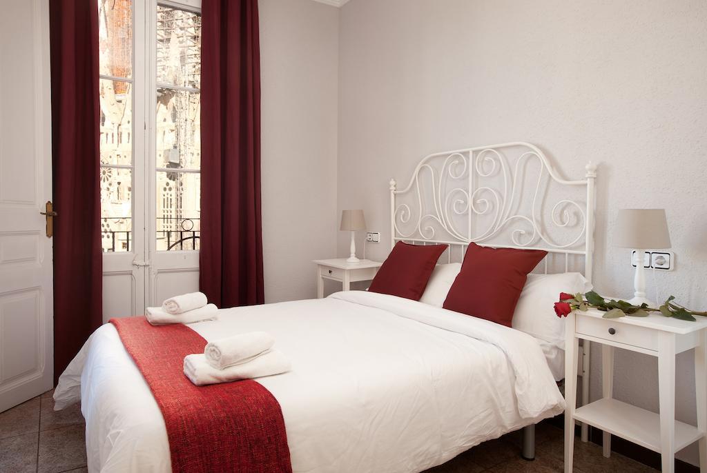 Whatching Sagrada Familia Appartement Barcelona Kamer foto